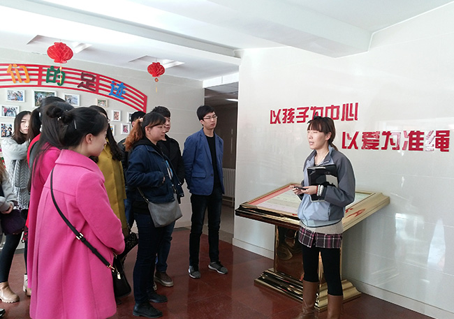 公司领导为西宁市儿童福利院送爱心