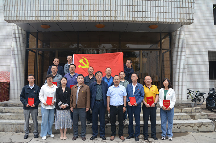公司党委召开“先进党支部”“优秀党务工作者”表彰会